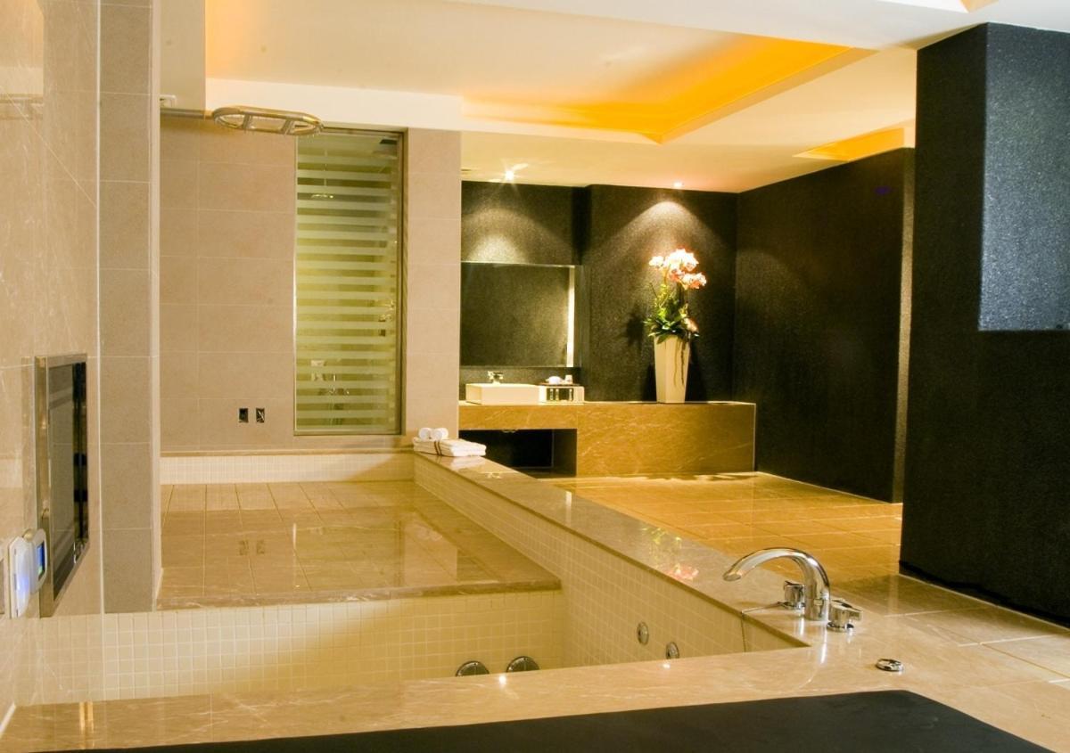 Hip Spa Motel Taichung Exterior photo